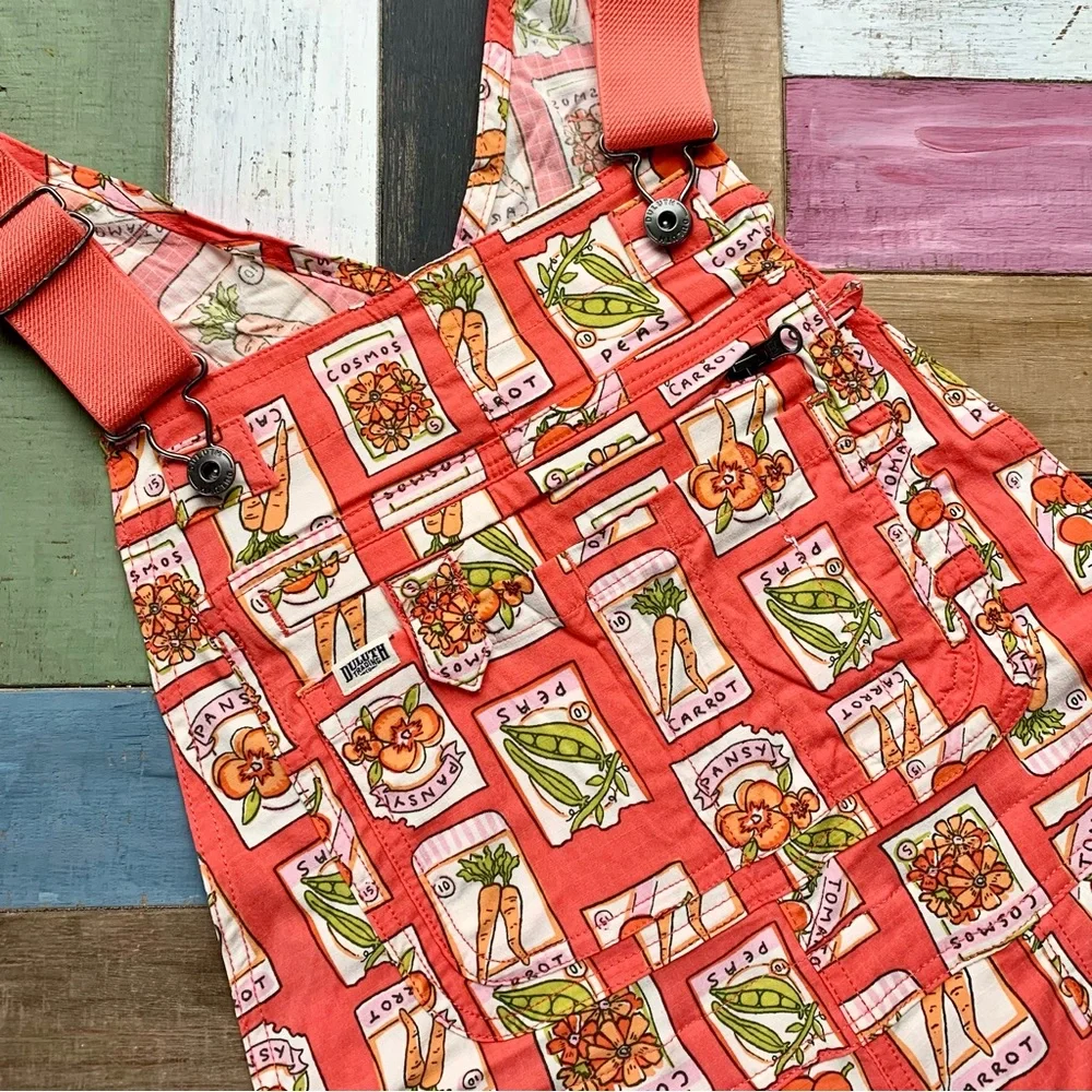NWT Duluth Small x35L Heirloom Gardening Bib Overalls Coral Seed Packets Farming - Picture 4 of 9